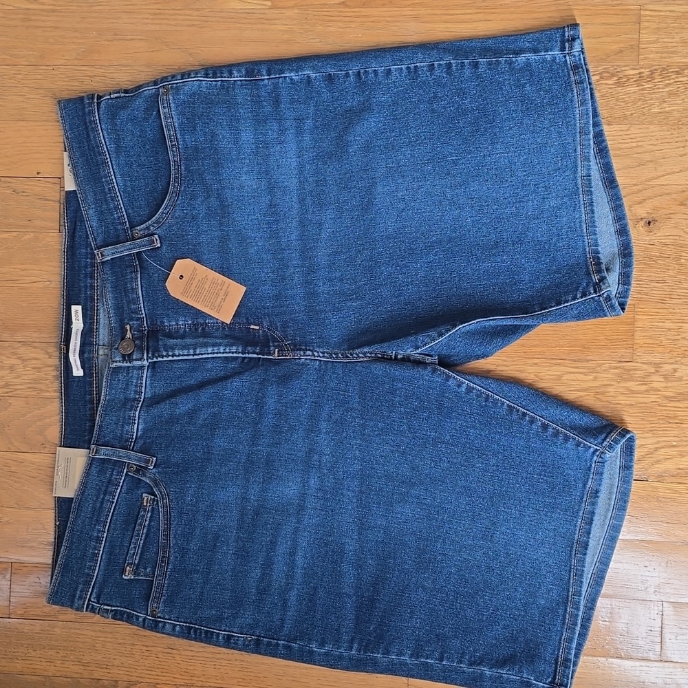 LEVI'S SIGNATURE BRAND WOMEN'S PLUS SIZE SHAPING BERMUDA BLUE JEAN SHORTS 20W